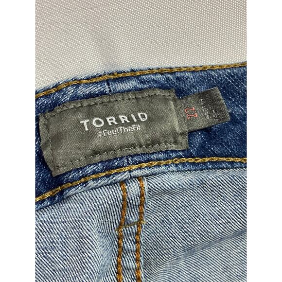 Torrid Bermuda Shorts Women’s Size 22 Plus Medium Wash Stretch Denim Blue Jean - Picture 2 of 7